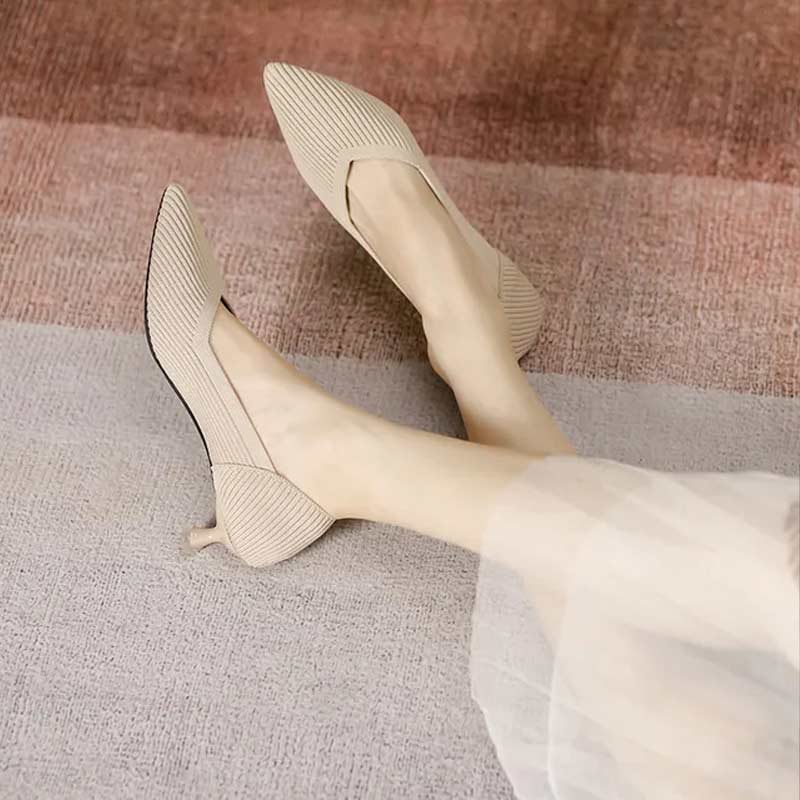 Beige hotsell kitten heels